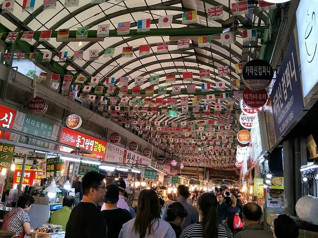 韓国ソウル広蔵市場（クァンジャンシジャン）うまいもん通りに行ったら