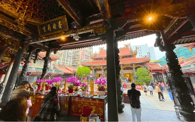 2026年】台北龍山寺の参拝方法＆必買お守りを徹底解説！台湾最強パワー 